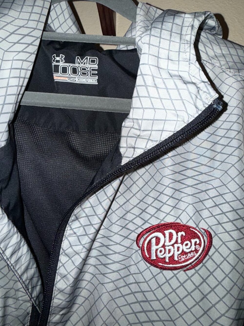 Under Armour Dr Pepper Hooded Windbreaker Jacket Men’s Medium Black Gray